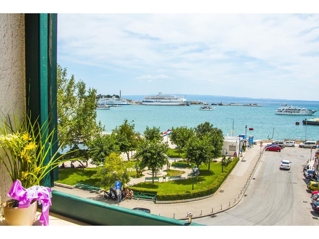 Sunny Promenade Studio Split Bilik gambar