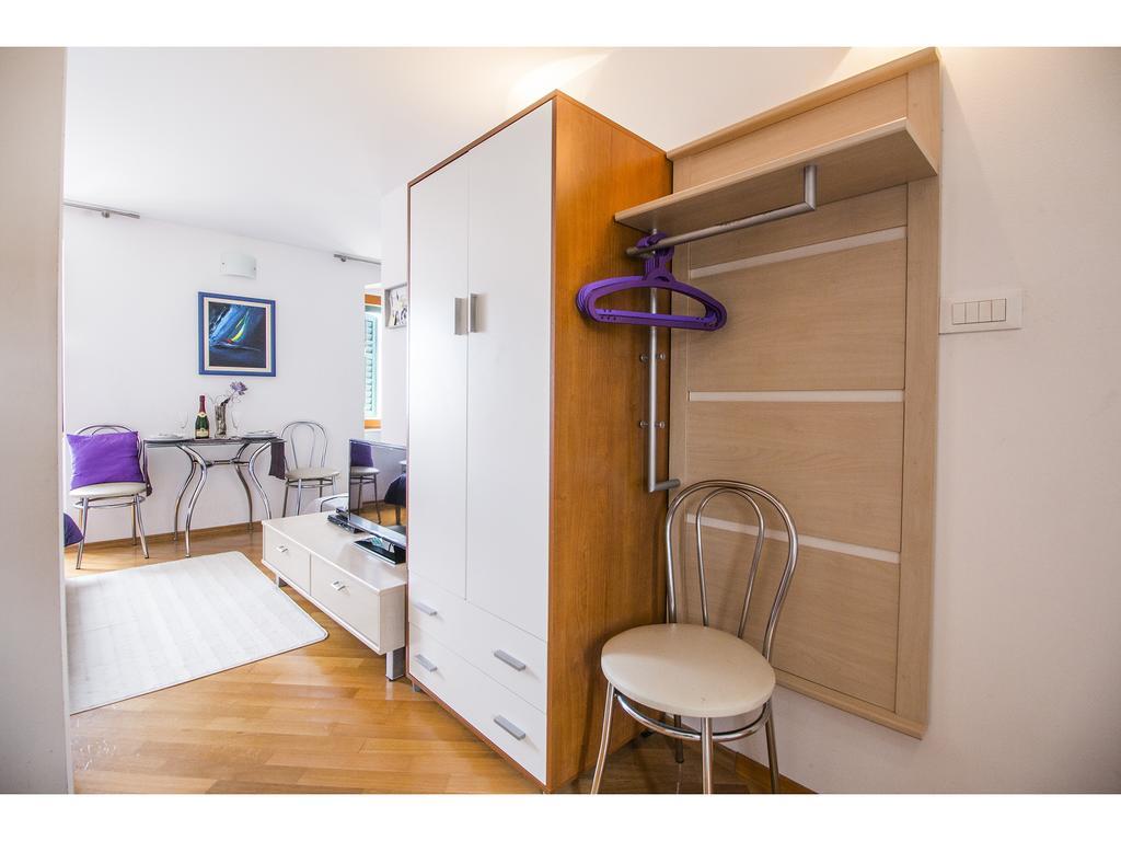 Sunny Promenade Studio Split Bilik gambar