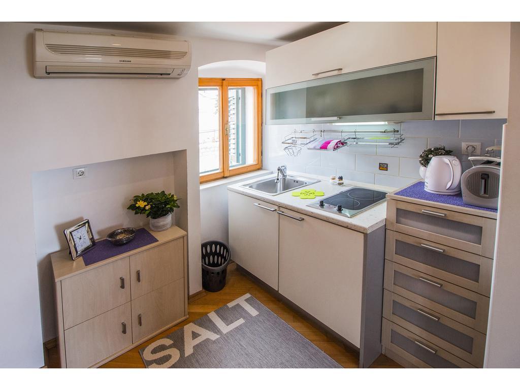 Sunny Promenade Studio Split Bilik gambar